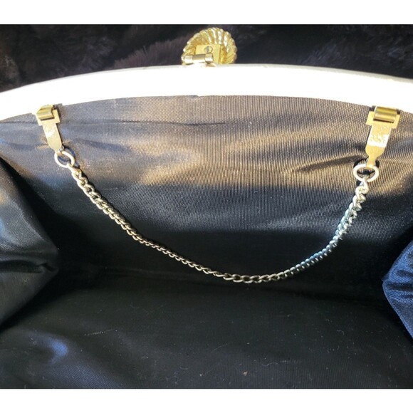 Classic Vintage 60s Whte Hinged Clutch Mod GoGo Bridal Handbag With Chain - Picture 8 of 15